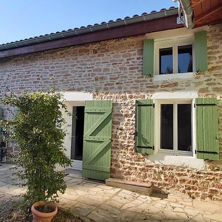 Le Gite Et Puits C'Est Tout Prety Exterior photo